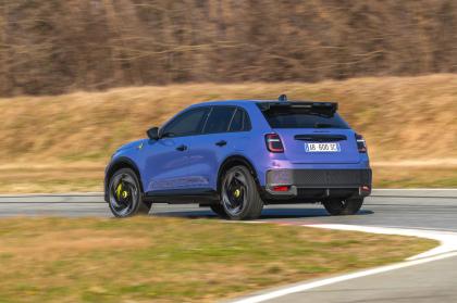 H Abarth παρουσίασε το νέο 600e σε δύο εκδόσεις