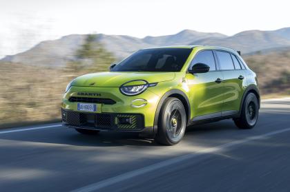 H Abarth παρουσίασε το νέο 600e σε δύο εκδόσεις