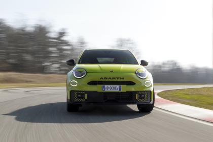 H Abarth παρουσίασε το νέο 600e σε δύο εκδόσεις