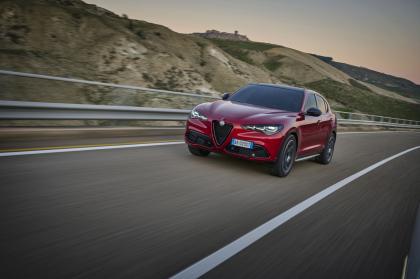 Η Alfa Romeo ανοίγει τον δρόμο για την ηλεκτρική εποχή της Stelvio;