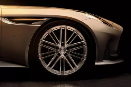 Αυτή είναι η χρυσή έκδοση της Aston Martin DB12