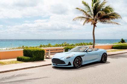 H Aston Martin αποκαλύπτει την Palm Beach Edition DB12 Volante