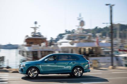 Αποκλειστικά στην Ευρώπη η Bentley Bentayga EWB Azure Riviera Collection