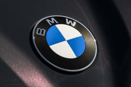 Η BMW αλλάζει το σήμα της – Νέα εταιρική ταυτότητα σε όλα τα μοντέλα από τον Φεβρουάριο 
