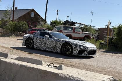 H Lexus δοκιμάζει το supercar LFR στον δρόμο