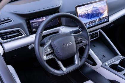 Πρώτη επαφή με το BYD Atto 2 DM-i
