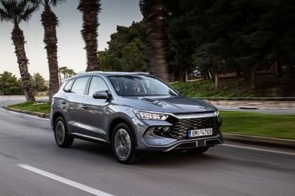 Πρώτη επαφή με το νέο BYD Sealion 5 DM-i