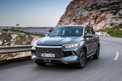 Πρώτη επαφή με το νέο BYD Sealion 5 DM-i