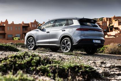 Πρώτη επαφή με το νέο BYD Sealion 5 DM-i