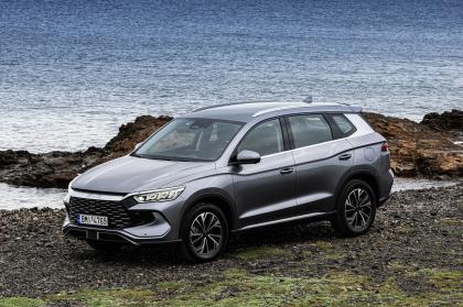 Πρώτη επαφή με το νέο BYD Sealion 5 DM-i