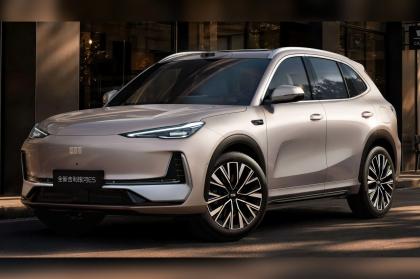Η Geely περνά στην εποχή των 800V με νέο E5 και φόρτιση 2.200kW 