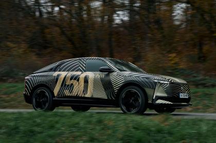 H DS δείχνει το νέο DS8 με καμουφλάζ [+φώτο]