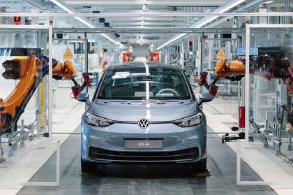 Η ΕΕ θα επανεξετάσει την κατάργηση των θερμικών κινητήρων έως το 2035