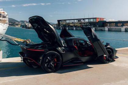 O Charles Leclerc μας έδειξε την καινούργια του Ferrari [+video]