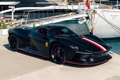 O Charles Leclerc μας έδειξε την καινούργια του Ferrari [+video]