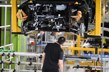 Σε κίνδυνο η παραγωγή αυτοκινήτων στην Ευρώπη λόγω κινεζικών περιορισμών