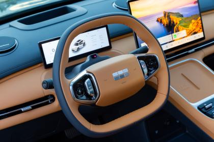 Πρώτη επαφή με το νέο Geely Starray EM-i