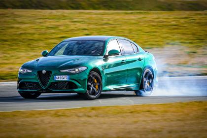 H Alfa Romeo Giulia Quadrifoglio κατακτά την Αγγλία
