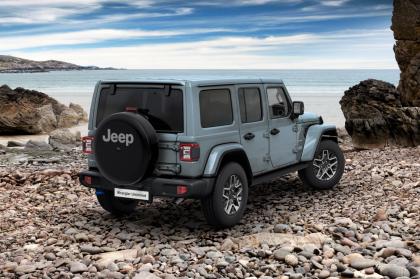To Jeep Wrangler παίρνει «διαζύγιο» από το αυτόματο κιβώτιο οχτώ σχέσεων