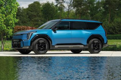 Διπλή νίκη του Kia EV9 στα Παγκόσμια Βραβεία Αυτοκινήτου 