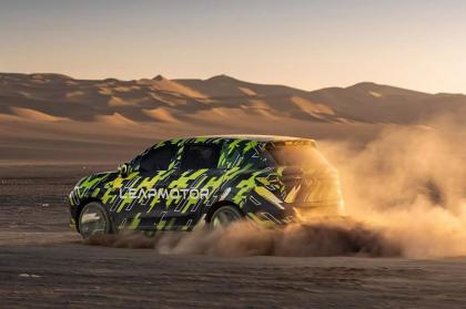 Το νέο Leapmotor B10 βγήκε καμουφλαρισμένο για δοκιμές πριν την πρεμιέρα του