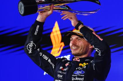 Ο Verstappen κερδίζει ξανά, ο Antonelli μετρά αντίστροφα για το πρώτο πρωτάθλημα 