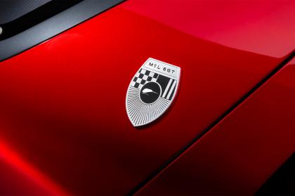Το πρώτο supercar της McLaren με χειροκίνητο κιβώτιο ταχυτήτων μετά από 34 χρόνια