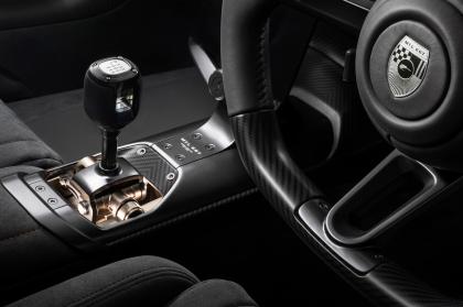 Το πρώτο supercar της McLaren με χειροκίνητο κιβώτιο ταχυτήτων μετά από 34 χρόνια