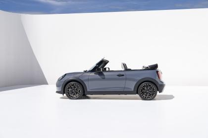 To νέο MINI Cooper και σε Cabrio εκδόσεις 