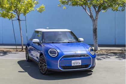 Όλα τα ηλεκτρικά μοντέλα της MINI ωφελούνται από το MINI Electric Bonus