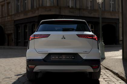 H Mitsubishi παρουσίασε το νέο Grandis