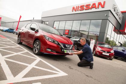 Nissan με πράσινες πινακίδες στην Αγγλία