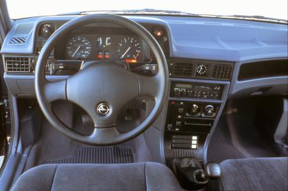 40 χρόνια πέρασαν από την παγκόσμια πρεμιέρα του Opel Kadett E