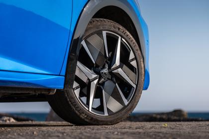 Test: Peugeot e-208 GT 156Ps