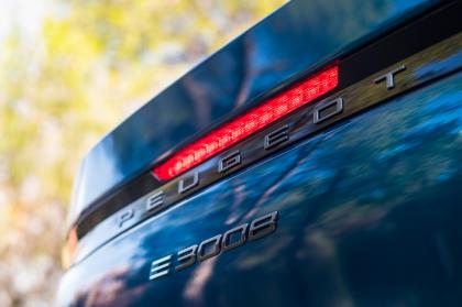 Test: Peugeot E-3008 73kWh 210Ps