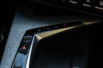 Test: Peugeot E-3008 73kWh 210Ps
