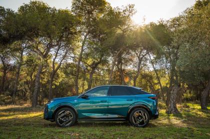 Test: Peugeot E-3008 73kWh 210Ps