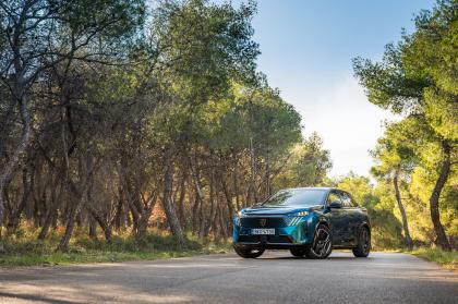 Test: Peugeot E-3008 73kWh 210Ps