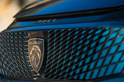 Test: Peugeot E-3008 73kWh 210Ps