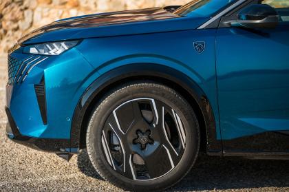 Test: Peugeot E-3008 73kWh 210Ps
