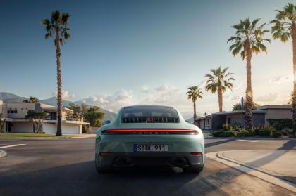 H Porsche πλέον προσφέρει τις τετρακίνητες εκδόσεις 4S στην 911