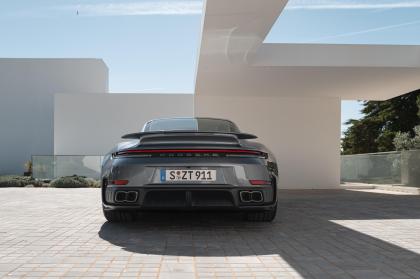 Ισχυρότερη, ταχύτερη και βαρύτερη η νέα Porsche 911 Turbo S