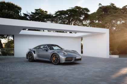 Ισχυρότερη, ταχύτερη και βαρύτερη η νέα Porsche 911 Turbo S