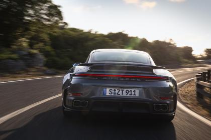 Ισχυρότερη, ταχύτερη και βαρύτερη η νέα Porsche 911 Turbo S