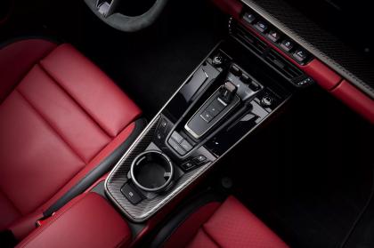 Ισχυρότερη, ταχύτερη και βαρύτερη η νέα Porsche 911 Turbo S