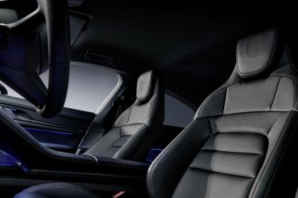 Νέες εκδόσεις “Black Edition” για τις Porsche Taycan και Cayenne