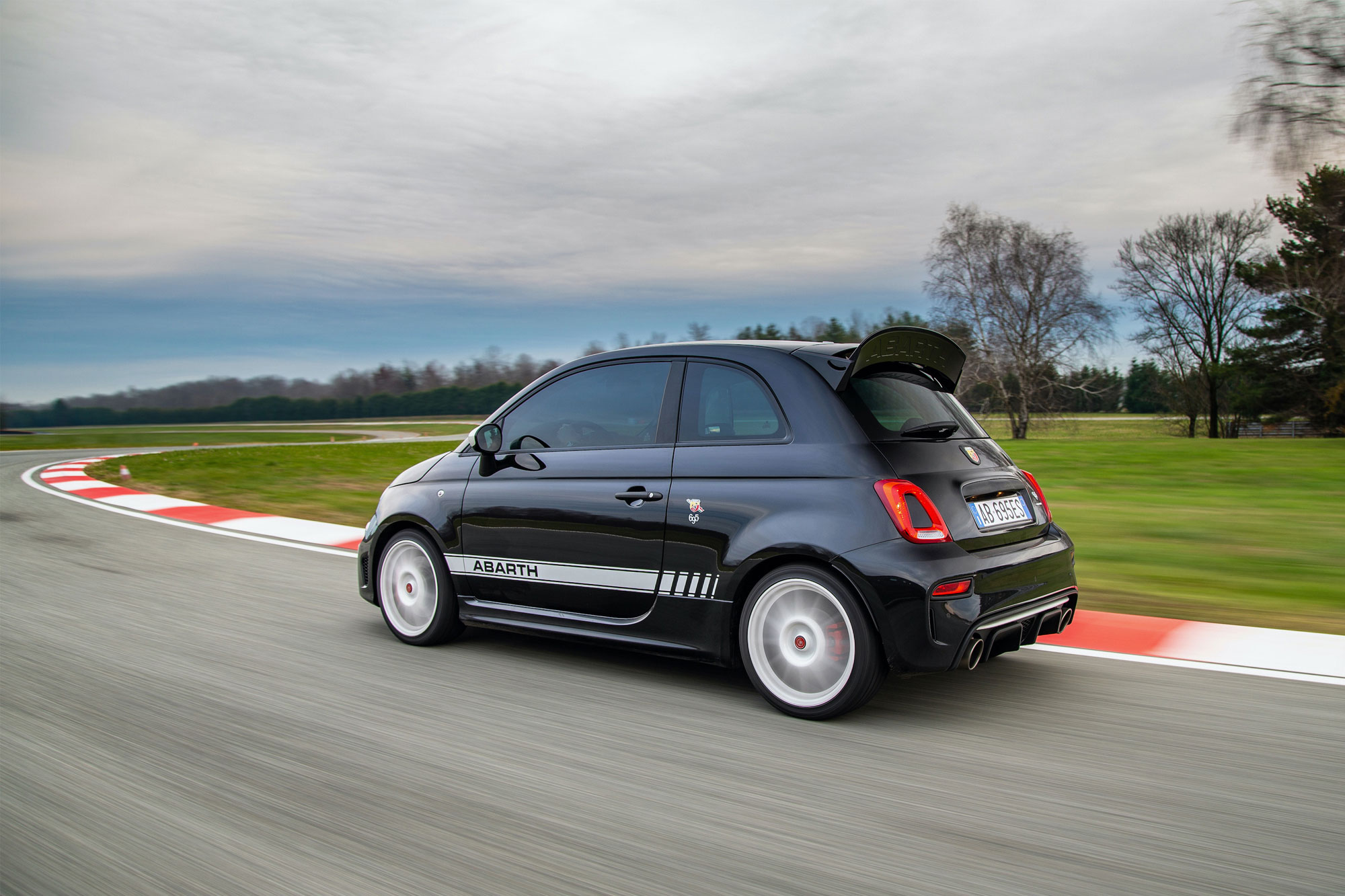 Νέο Abarth 695 Esseesse