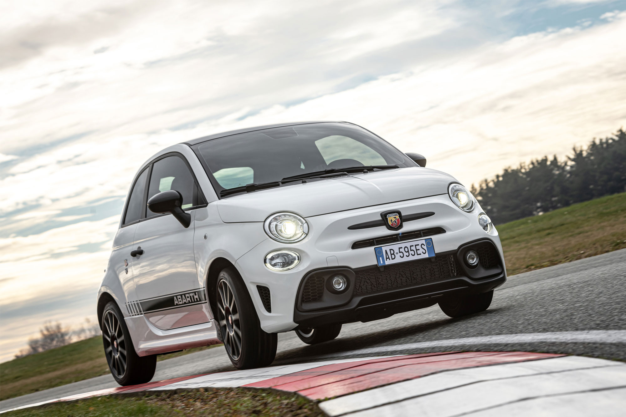 Η νέα γκάμα Abarth 595 στην Ελλάδα