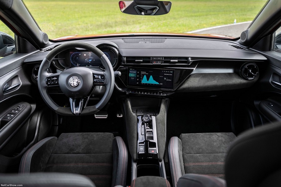 Διαθέσιμη με 313 ευρώ το μήνα η νέα Alfa Romeo Junior 
