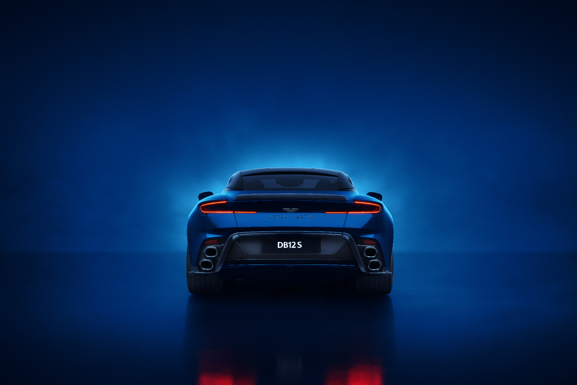 H Aston Martin βελτίωσε την DB12 S με 20 επιπλέον ίππους